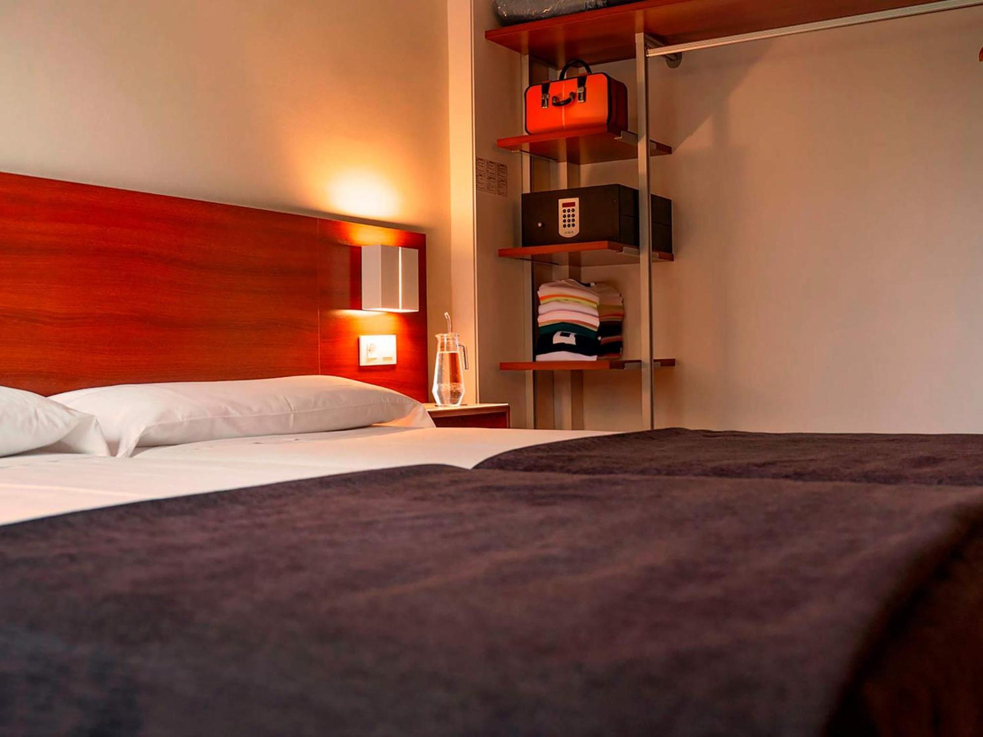 Apartamentos Vertice Bib Rambla Севилья Экстерьер фото